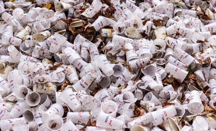 plastic-cups-973103_1920